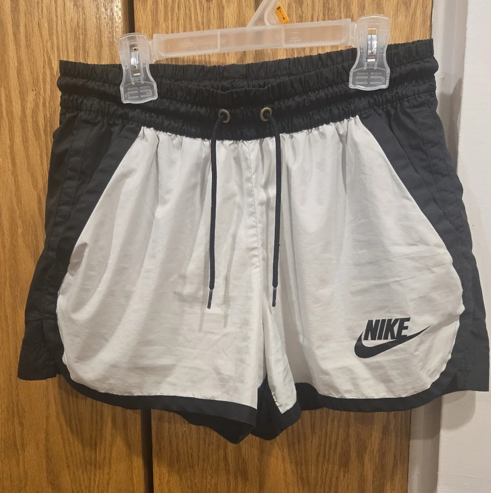 Nike Women's Black and White Running Shorts Sz S - Picture 2 of 5